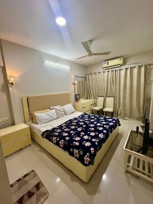 Team Area in 2.5 BHK Apartment at Oberoi Realty Woods, Goregaon East – for Rent