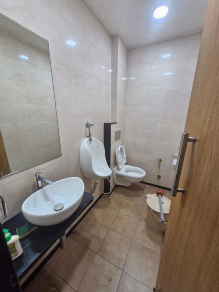 Bathroom, harbour-heights Commercial Office Space 800 Sq.Ft. In Colaba Mumbai 10578536