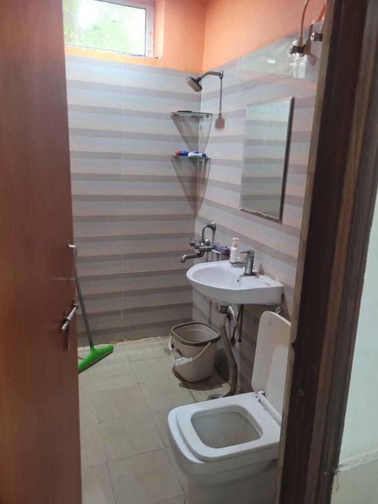 Bathroom, sector 104 2 Bedroom 900 Sq.Ft. Independent House In Sector 104 Noida 10578559