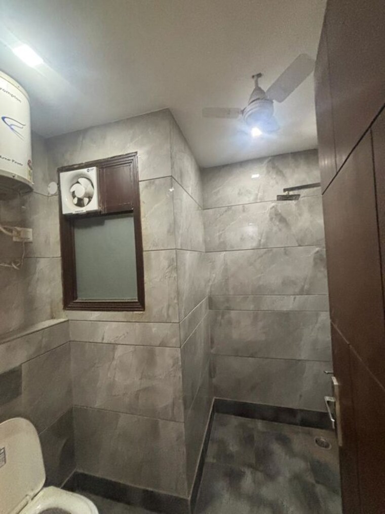 Bathroom, naraina 3 Bedroom 125 Sq.Yd. Builder Floor In Naraina Delhi 10578553