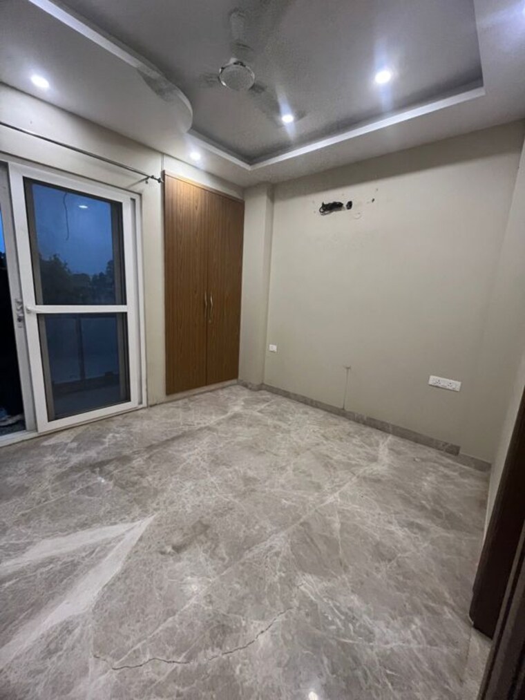 Hall, naraina 3 Bedroom 125 Sq.Yd. Builder Floor In Naraina Delhi 10578553