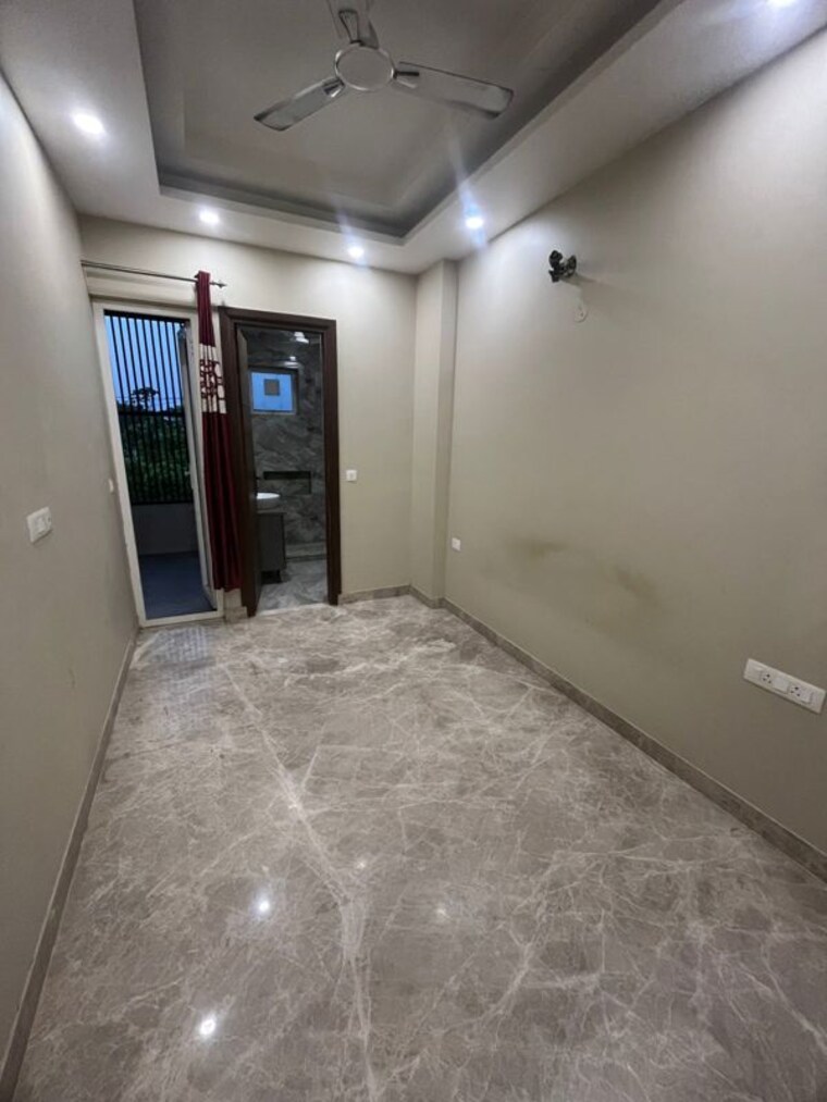 Hall, naraina 3 Bedroom 125 Sq.Yd. Builder Floor In Naraina Delhi 10578553