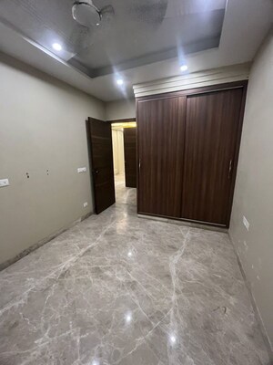 Room in 3 BHK Builder Floor at Naraina – for Rent
