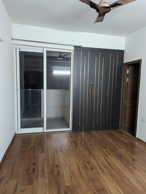 Room in 3 BHK Apartment at Tulip Leaf, Sector 69 – for Rent