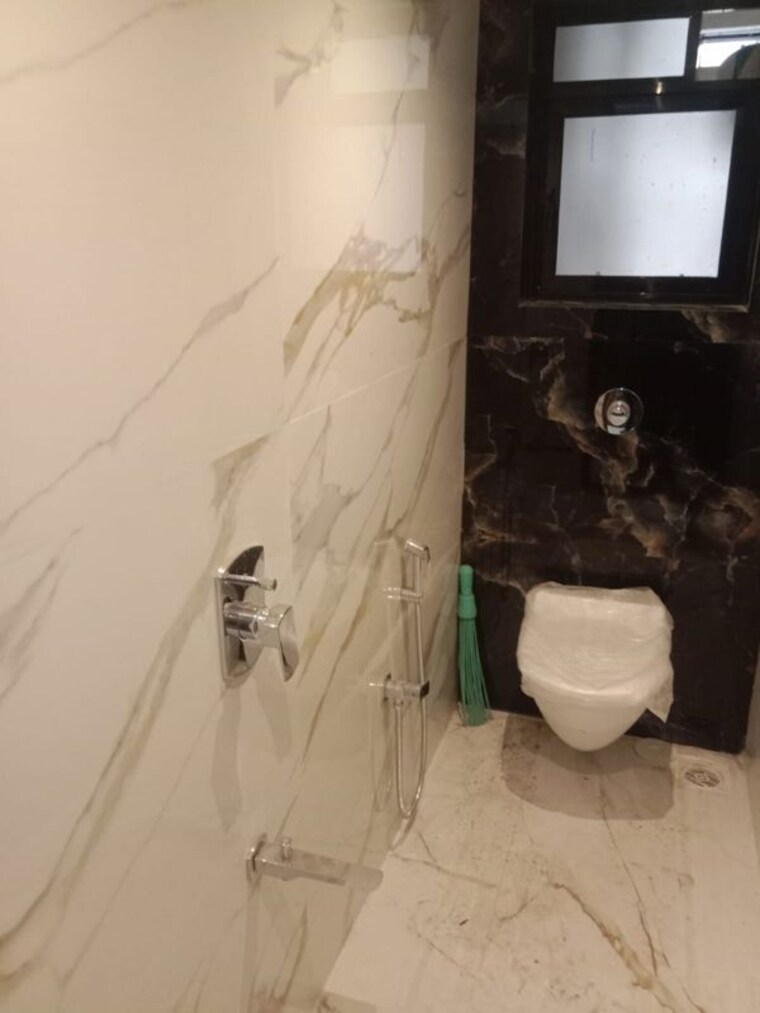 Bathroom, bandra west 2 Bedroom 700 Sq.Ft. Apartment In Bandra West Mumbai 10578550