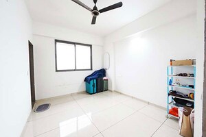 Room in 3 BHK Apartment at Chandkheda – for Sale