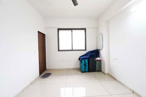 Room in 3 BHK Apartment at Chandkheda – for Sale