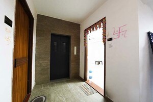 Room in 3 BHK Apartment at Chandkheda – for Sale