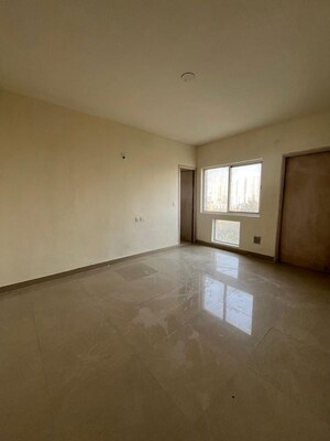 Room in 4 BHK Apartment at SARE Crescent Parc Green Parc, Sector 92 – for Sale