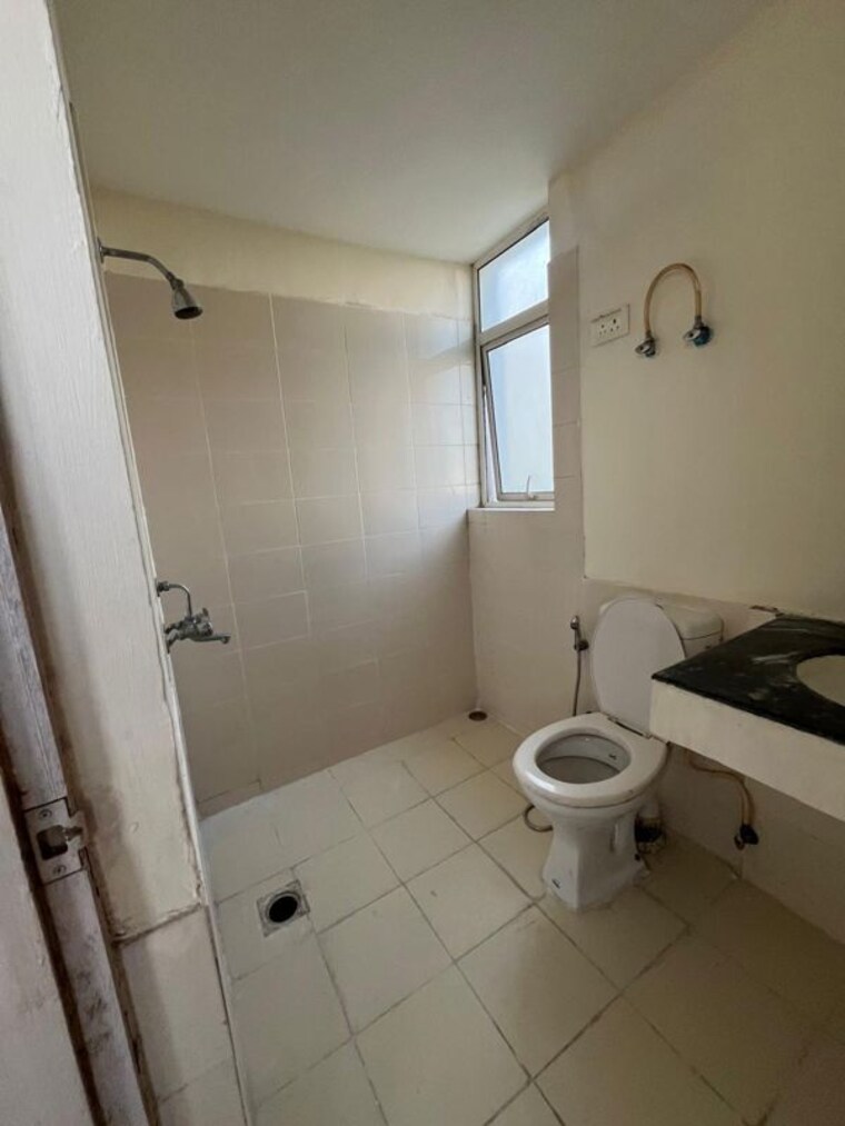 Bathroom, sare-crescent-parc-green-parc 4 Bedroom 1950 Sq.Ft. Apartment In Sector 92 Gurgaon 10578566
