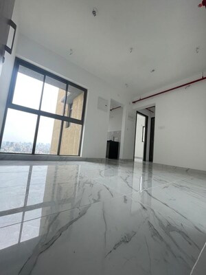 Room in 1 BHK Apartment at Kalpataru Sunrise Grande, Kolshet Road – for Sale