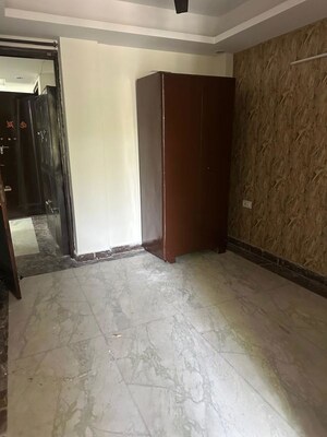 Room in 3 BHK Builder Floor at Naraina – for Rent