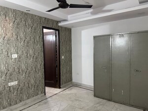 Room in 3 BHK Builder Floor at Naraina – for Rent