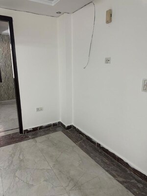 Room in 3 BHK Builder Floor at Naraina – for Rent