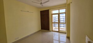 Room in 3 BHK Apartment at Omaxe R2, Gomti Nagar – for Rent