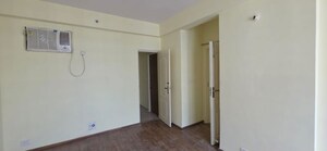 Room in 3 BHK Apartment at Omaxe R2, Gomti Nagar – for Rent