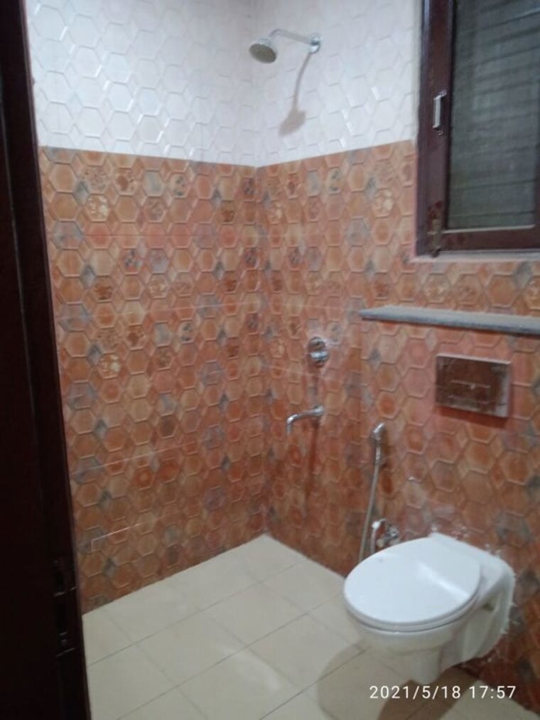 Bathroom, sector 14 2 Bedroom 1489 Sq.Ft. Independent House In Sector 14 Gurgaon 10578584