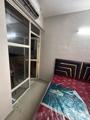 Room in 2 BHK Apartment at Pyramid Midtown, Sector 59 – for Rent