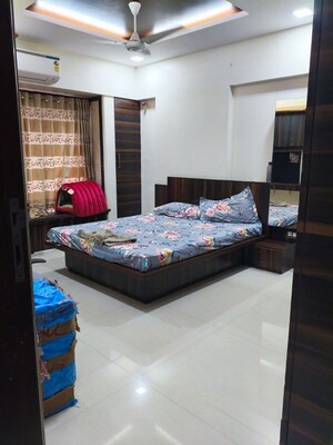 Bedroom in 2 BHK Apartment at Vikas Park CHS, Malad West – for Rent