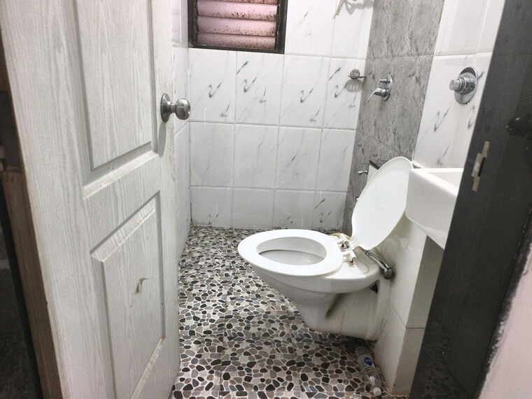 Bathroom, shakti-calista 2 Bedroom 650 Sq.Ft. Apartment In Ghansoli Navi Mumbai 10578672