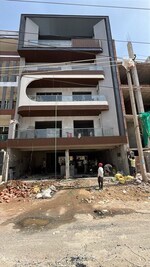 4 BHK + Prayer Room,Servant Room,Study Room,Extra Room,Basement,Store Room 266 Sq.Yd. Builder Floor in Sushant Lok 2