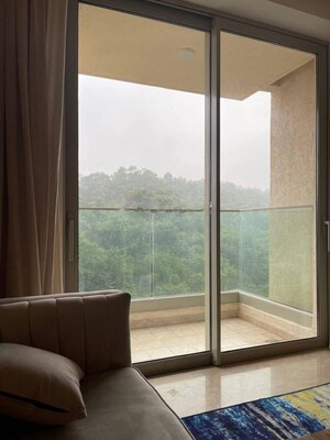 Room in 2 BHK Apartment at Hiranandani Castle Rock, Powai – for Sale