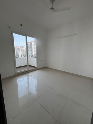 Room in 2.5 BHK Apartment at Arihant Amber, Sector 1 Greater Noida – for Sale