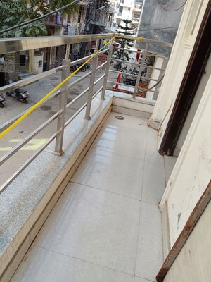 Balcony in 1 RK Builder Floor at Dlf City Phase 3 – for Rent
