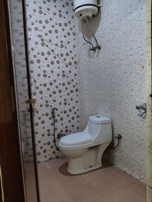 Bathroom in 1 RK Builder Floor at Dlf City Phase 3 – for Rent