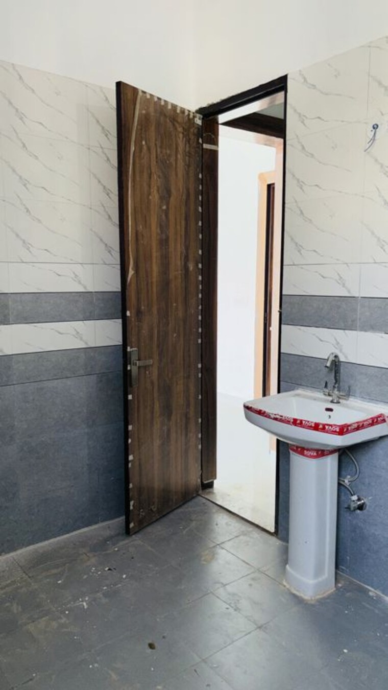 Bathroom, kingson-green-villa-phase-2 3.5 Bedroom 1720 Sq.Ft. Villa In Panchsheel Green Greater Noida 10578732