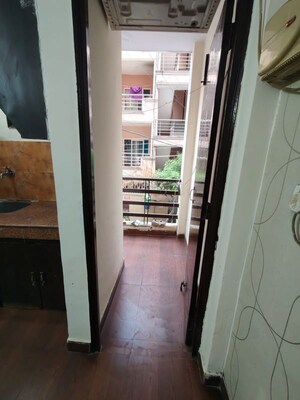 Building Lobby in 1 RK Builder Floor at Dlf City Phase 3 – for Rent