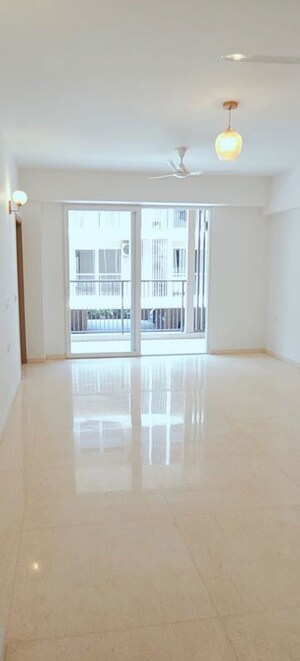 Room in 3 BHK Apartment at DLF Gardencity Enclave, Sector 93 – for Rent