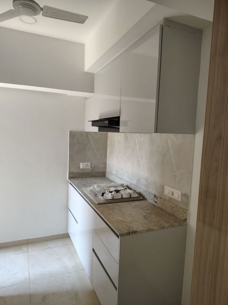 Bathroom, dlf-gardencity-enclave 3 Bedroom 1620 Sq.Ft. Apartment In Sector 93 Gurgaon 10578714