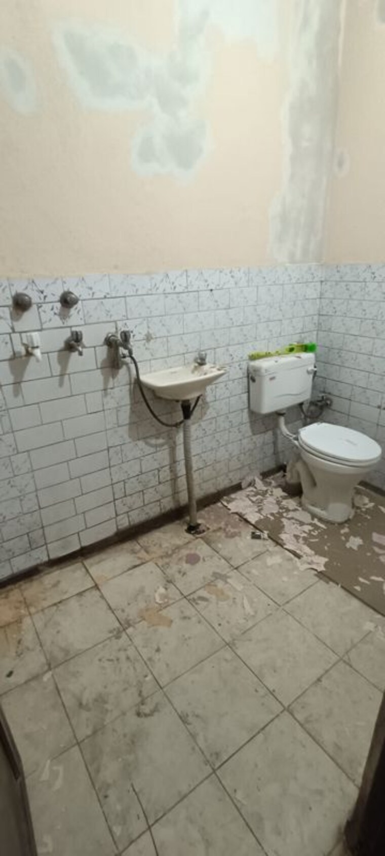 Bathroom, rohini sector 8 2 Bedroom 350 Sq.Ft. Independent House In Rohini Sector 8 Delhi 10578768
