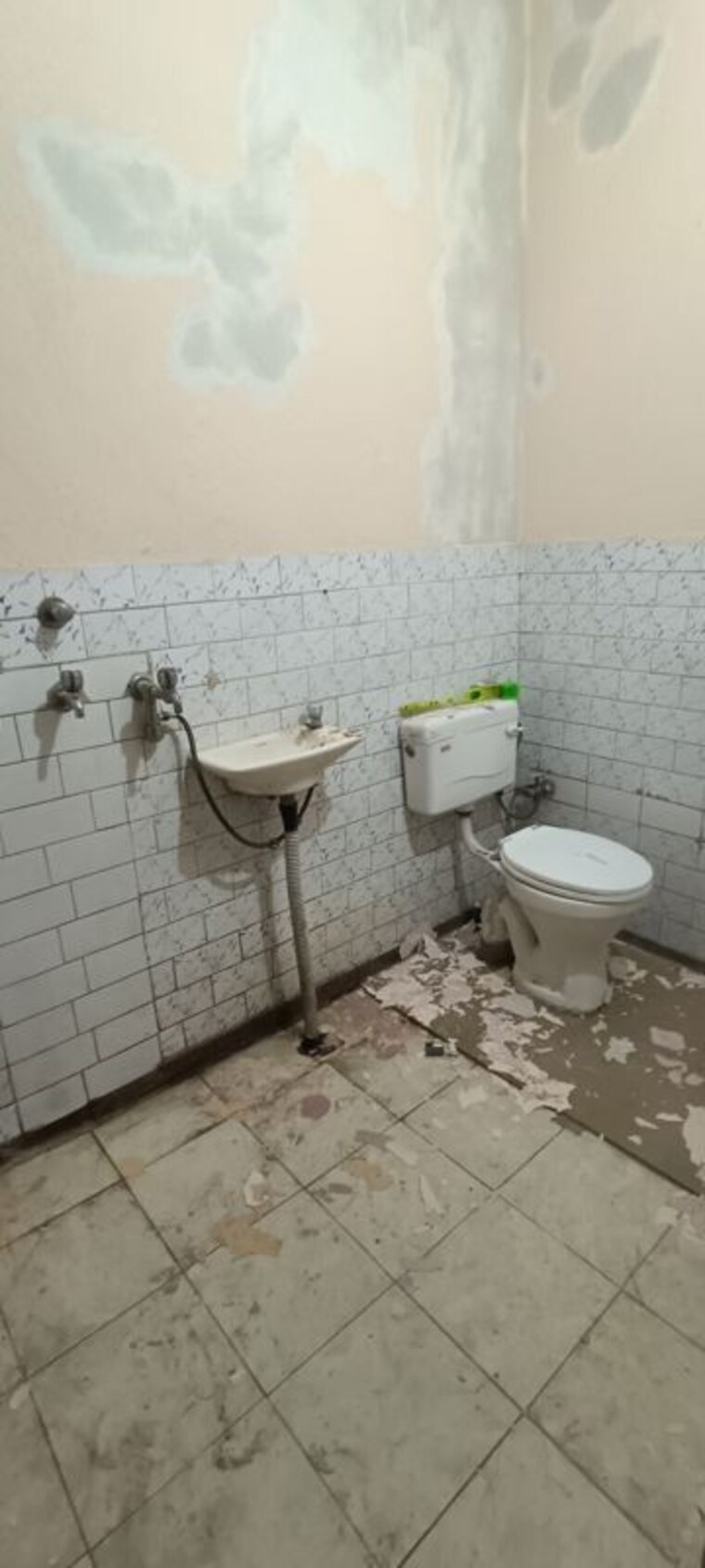 Bathroom, rohini sector 8 2 Bedroom 350 Sq.Ft. Independent House In Rohini Sector 8 Delhi 10578768
