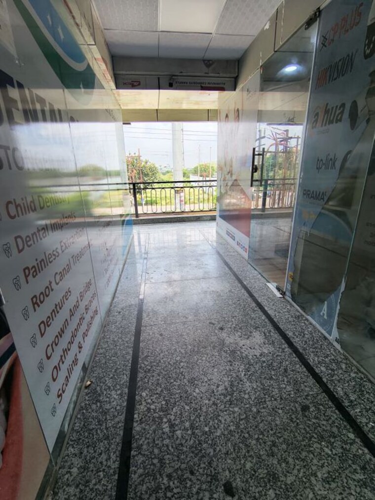 Team Area, midpoint-mart Commercial Office Space 170 Sq.Ft. In Siddharth Vihar Ghaziabad 10578762