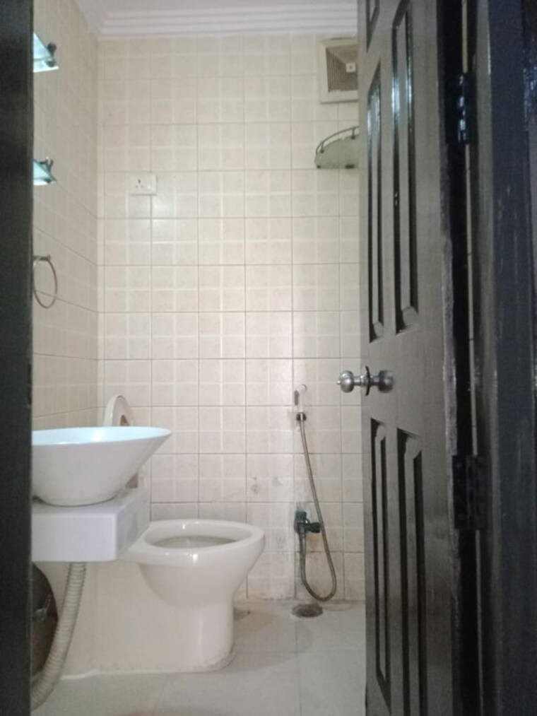 Bathroom, pearls-gateway-tower 6 Bedroom 2235 Sq.Ft. Penthouse In Sector 44 Noida 10578775