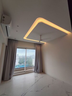 Room in 3 BHK Apartment at Eskay Itus Apartment, Andheri West – for Rent
