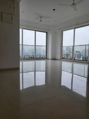 Room in 2 BHK Apartment at Kalpataru Parkcity, Kolshet Road – for Sale