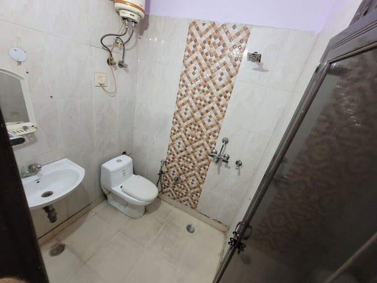 Bathroom, niti khand i 3 Bedroom 1250 Sq.Ft. Builder Floor In Niti Khand I Ghaziabad 10578799