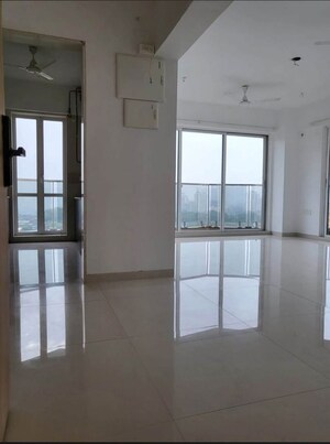 Room in 2 BHK Apartment at Kalpataru Parkcity Sunrise, Kolshet Road – for Sale