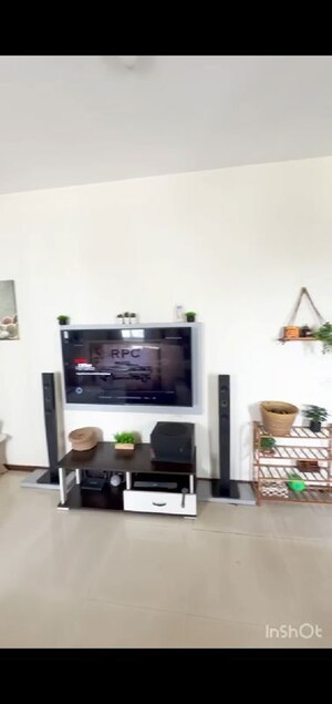 Room in 3.5 BHK Apartment at New Town – for Rent