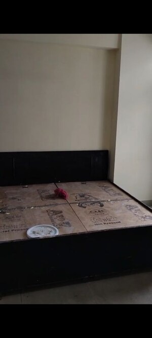 Bedroom in 2.5 BHK Apartment at Gaur City 5th Avenue, Sector 4 Greater Noida – for Rent