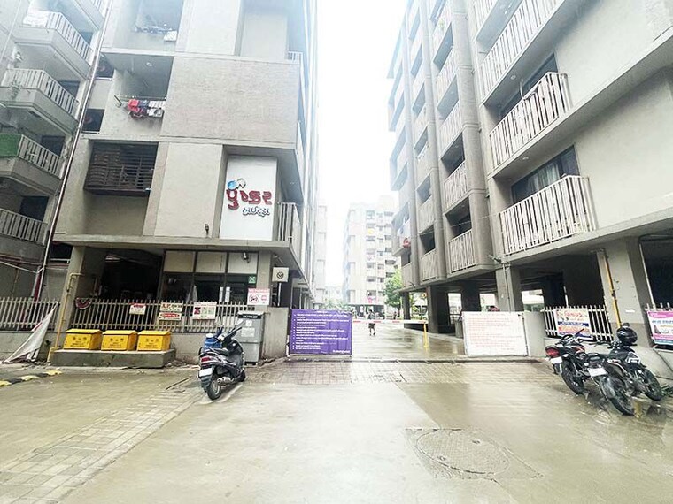  Parking, nikol 2 Bedroom 128 Sq.Yd. Apartment In Nikol Ahmedabad 10578855