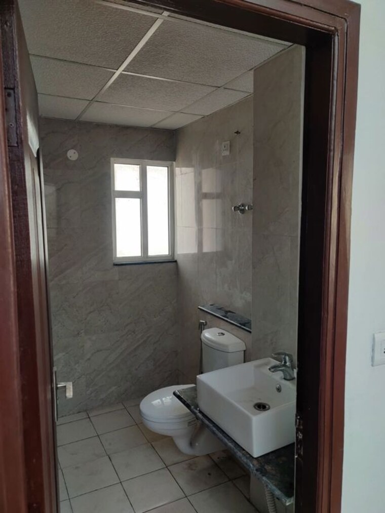 Bathroom, lohgarh 4 Bedroom 2350 Sq.Ft. Penthouse In Lohgarh Zirakpur 10578845