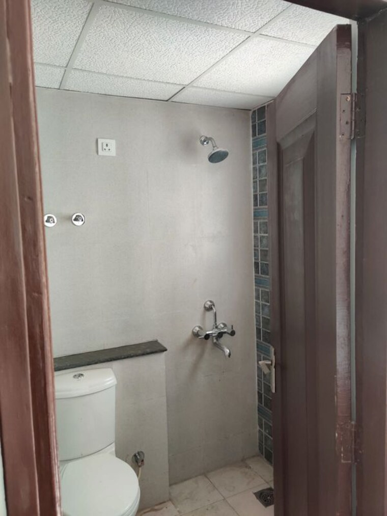 Bathroom, lohgarh 4 Bedroom 2350 Sq.Ft. Penthouse In Lohgarh Zirakpur 10578845