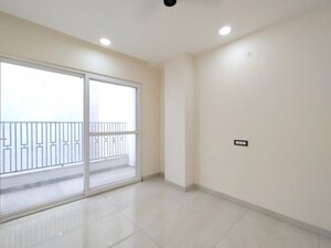 Room in 4 BHK Apartment at Vivek Vihar – for Rent
