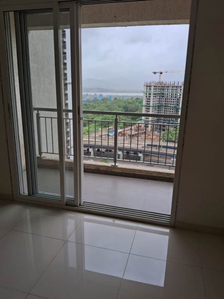 Balcony, metropolis-bayside 1 Bedroom 300 Sq.Ft. Apartment In Kasarvadavali Thane 10578864