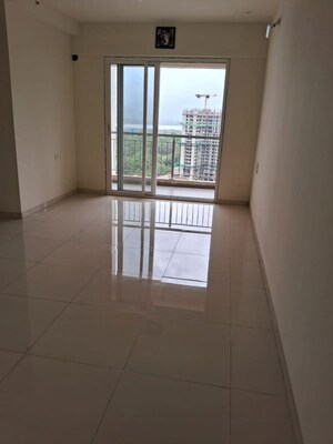 Room in 1 BHK Apartment at Metropolis Bayside, Kasarvadavali – for Rent