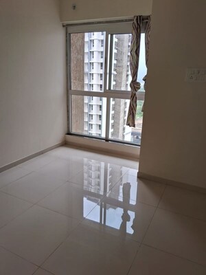 Room in 1 BHK Apartment at Metropolis Bayside, Kasarvadavali – for Rent